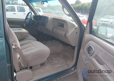 2000 Chevrolet Gmt-400 K2500 z USA, uszkodzony, nr VIN 1GCGK24R8YR203755